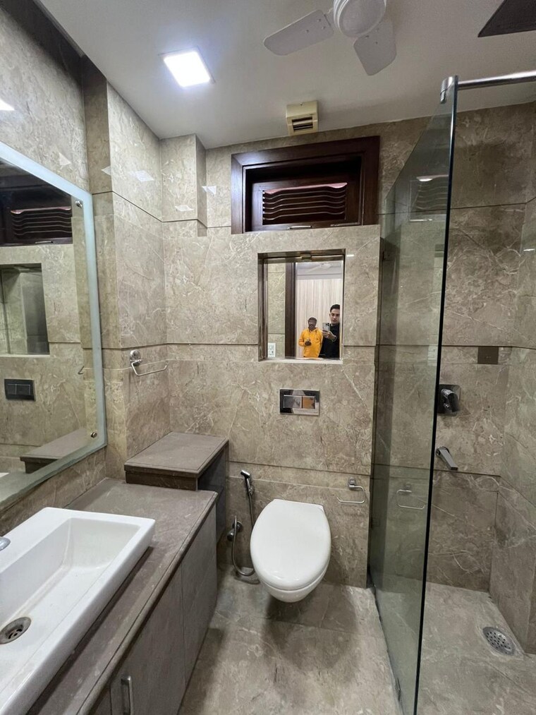 Bathroom, chittaranjan park 3 Bedroom 1400 Sq.Ft. Builder Floor In Chittaranjan Park Delhi 9666007