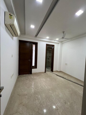 Room in 3 BHK Builder Floor at Chittaranjan Park – for Sale