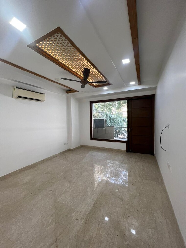 Room, chittaranjan park 3 Bedroom 1400 Sq.Ft. Builder Floor In Chittaranjan Park Delhi 9666007