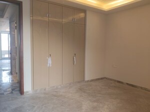 Room in 3 BHK Builder Floor at Greater Kailash Part 3 – for Rent