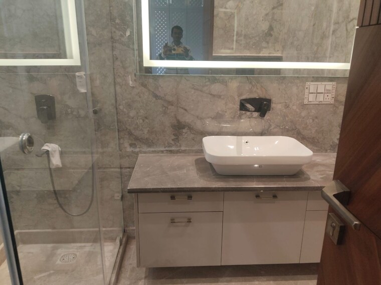 Bathroom, greater kailash part 3 3 Bedroom 1800 Sq.Ft. Builder Floor In Greater Kailash Part 3 Delhi 9666016