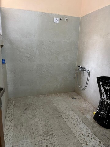 Room in 5 BHK Independent House at Sector 4 – for Rent