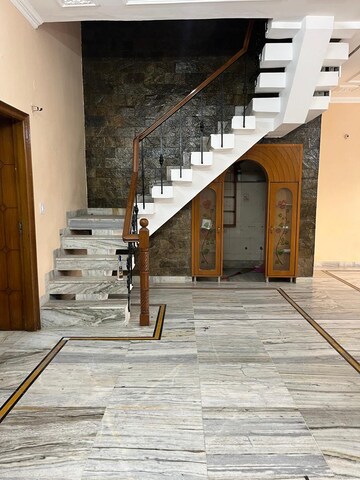 5 BHK Independent House – Nearby View at Sector 4 - for Rent