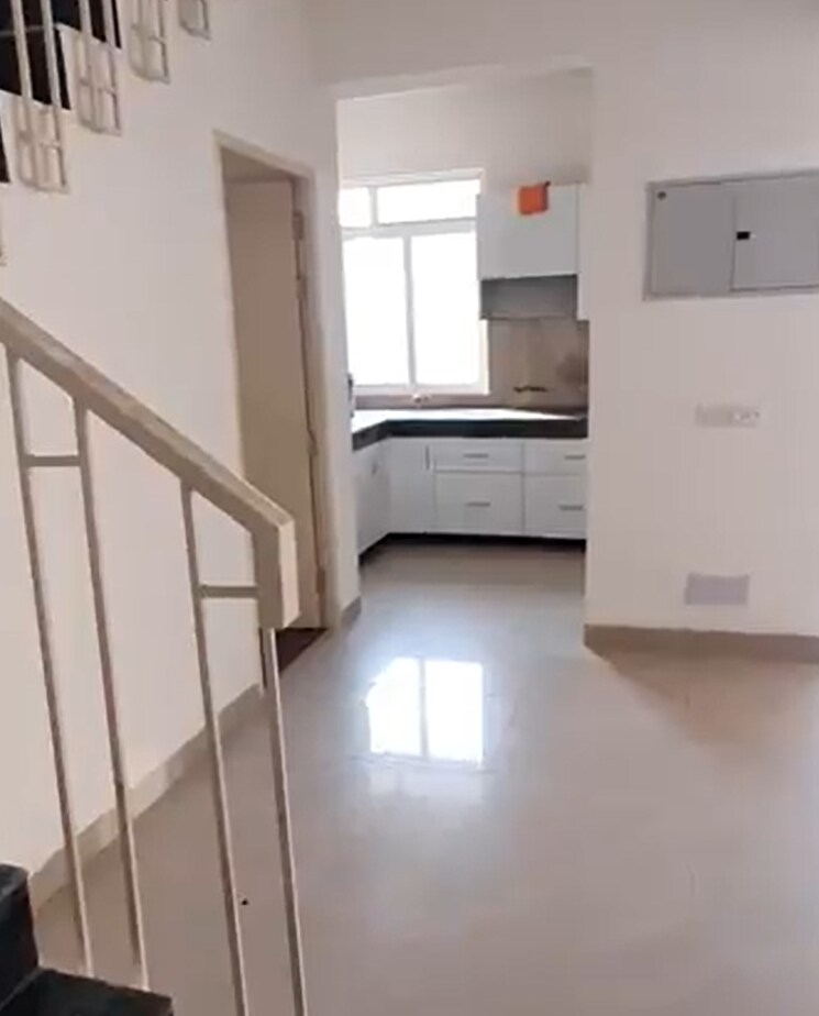 Kitchen, paras-tierea 3 Bedroom 1725 Sq.Ft. Apartment In Sector 137 Noida 9666031