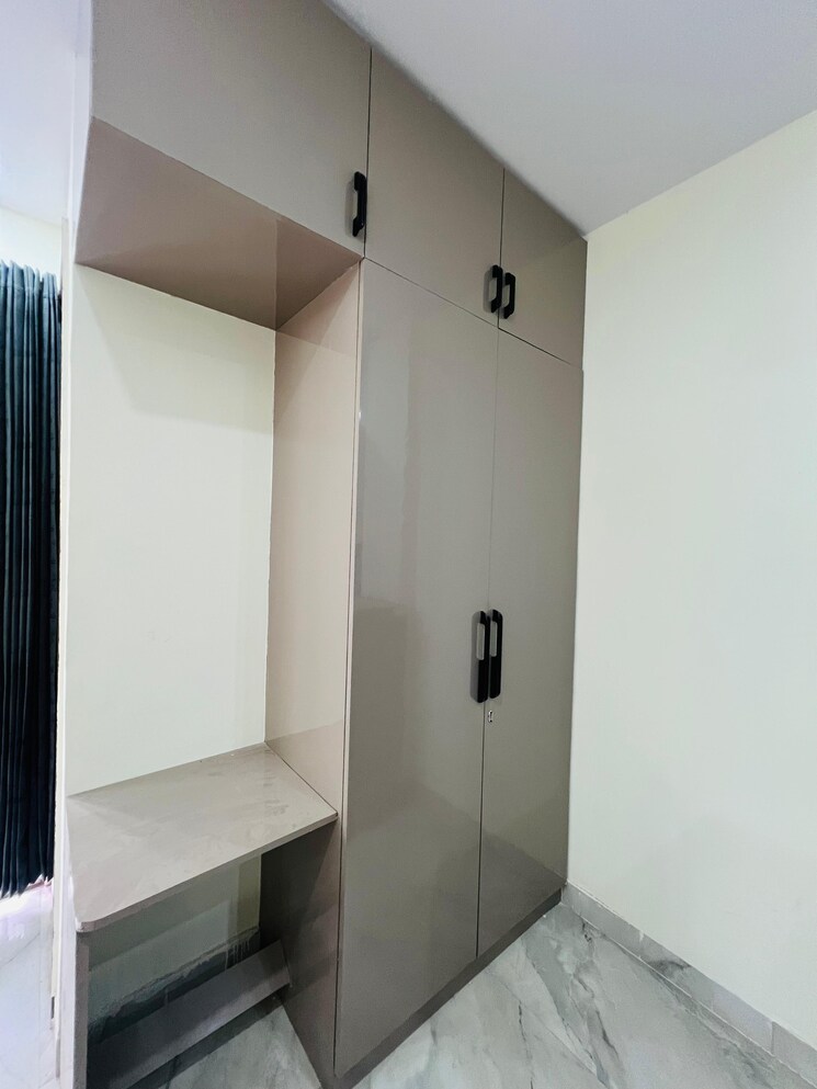 Room, gurgaon village 6+ Bedroom 160 Sq.Yd. Independent House In Gurgaon Village Gurgaon 9666083