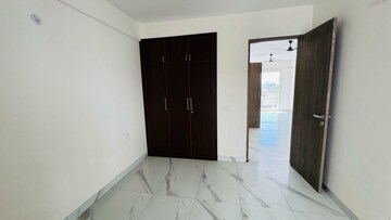 Room in 2.5 BHK Builder Floor at Smart World Gems, Sector 89 – for Rent