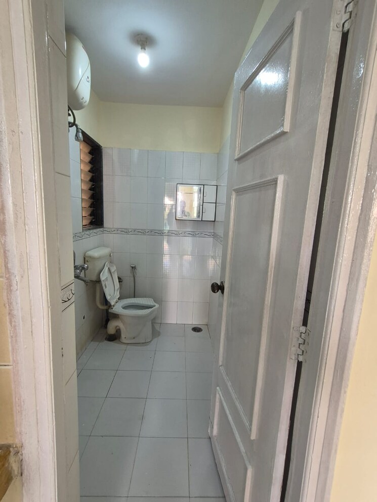 Bathroom, silver-dale 2 Bedroom 1100 Sq.Ft. Apartment In Bt Kawade Road Pune 9666081