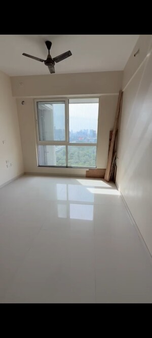 Room in 1.5 BHK Apartment at Sheth Zuri, Laxmi Nagar – for Rent