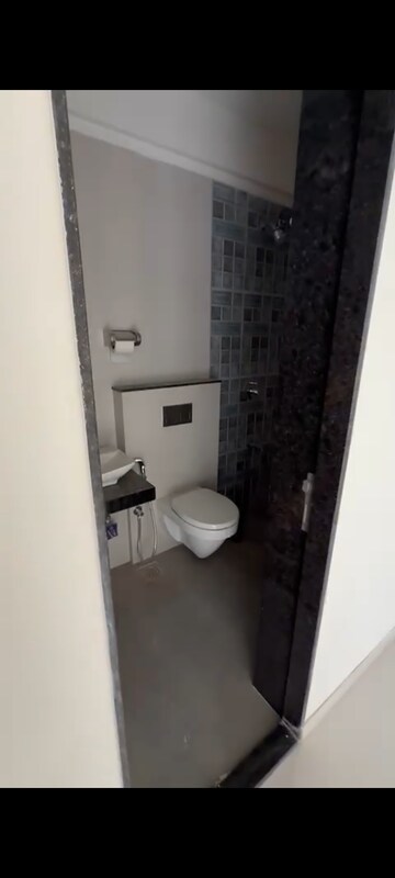 Bathroom in 1.5 BHK Apartment at Sheth Zuri, Laxmi Nagar – for Rent