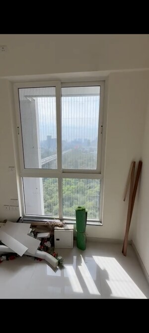 Room in 1.5 BHK Apartment at Sheth Zuri, Laxmi Nagar – for Rent