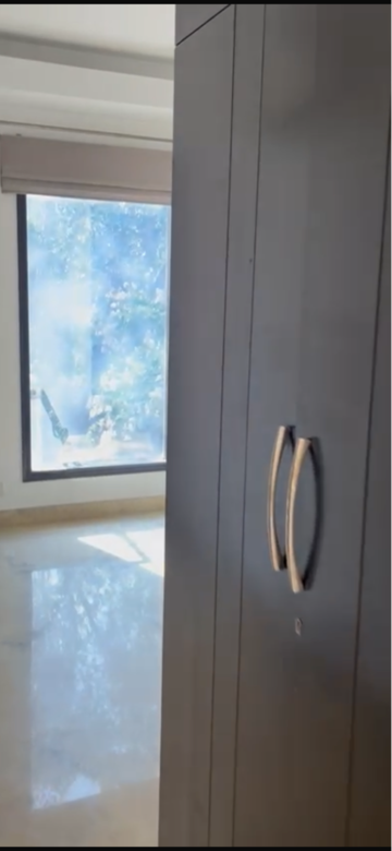 Furnished Amenities in 4 BHK Builder Floor at Neeti Bagh – for Rent