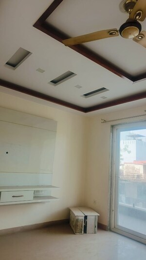 Building Lobby in 3 BHK Apartment at Omaxe Royal Residency Faridabad, Sector 79 – for Rent