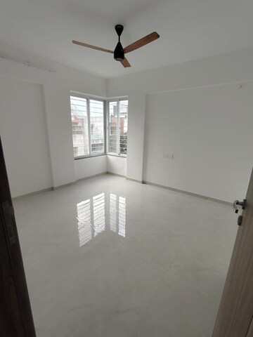 Room in 3 BHK Apartment at Futuristic The Miracle, Pimple Saudagar – for Rent