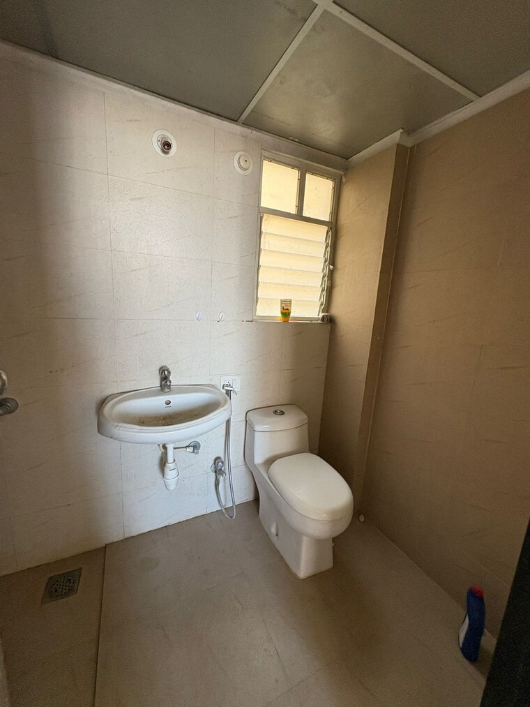 Bathroom, sree-mangal-aishwaryam-greens-phase-ii 3 Bedroom 1300 Sq.Ft. Apartment In Wakad Pune 9666140