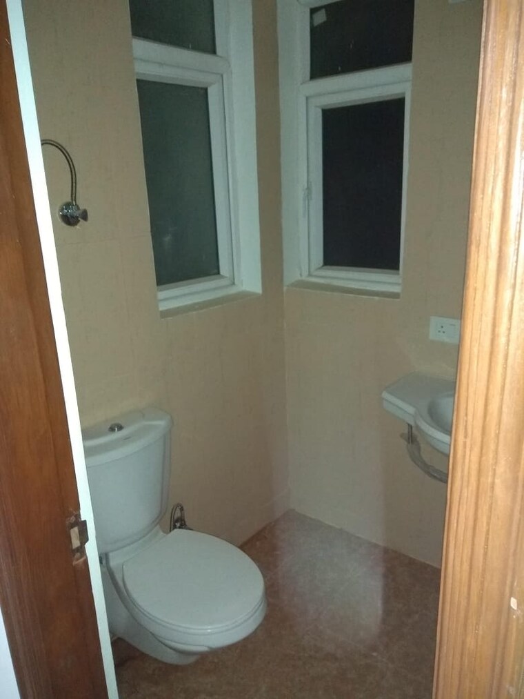 Bathroom, ramprastha-primera 3 Bedroom 1800 Sq.Ft. Apartment In Sector 37d Gurgaon 9666153