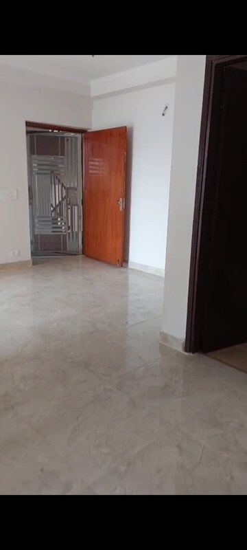 Room in 2 BHK Apartment at Amrapali Leisure Park, Amrapali Leisure Valley – for Rent