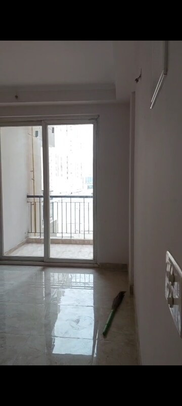 Room in 2 BHK Apartment at Amrapali Leisure Park, Amrapali Leisure Valley – for Rent