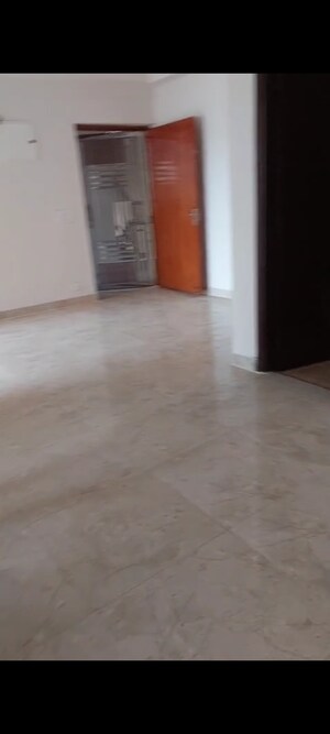 Room in 2 BHK Apartment at Amrapali Leisure Park, Amrapali Leisure Valley – for Rent