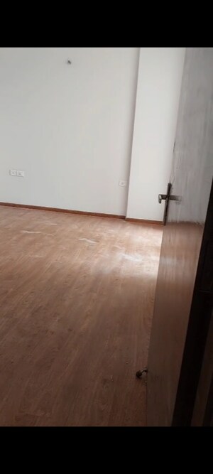 Room in 2 BHK Apartment at Amrapali Leisure Park, Amrapali Leisure Valley – for Rent