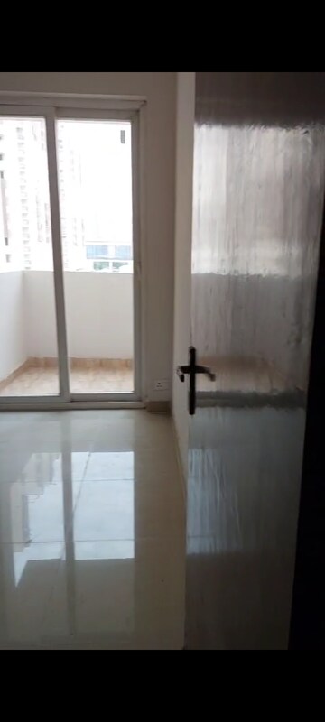 Room in 2 BHK Apartment at Amrapali Leisure Park, Amrapali Leisure Valley – for Rent