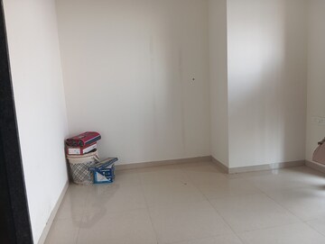 Room in 1 BHK Apartment at Runwal Eirene, Balkum Pada – for Rent