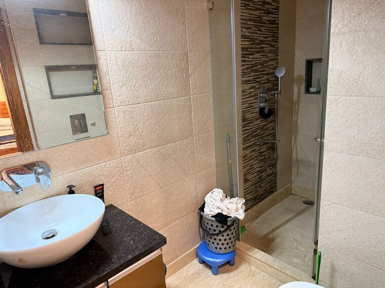 Bathroom, safdarjung enclave 3 Bedroom 1125 Sq.Ft. Builder Floor In Safdarjung Enclave Delhi 9666255