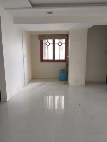 Room in 3.5 BHK Apartment at Mahindra Eminente, Goregaon West – for Sale