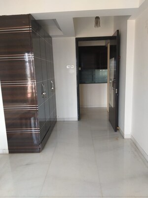 Room in 3.5 BHK Apartment at Mahindra Eminente, Goregaon West – for Sale