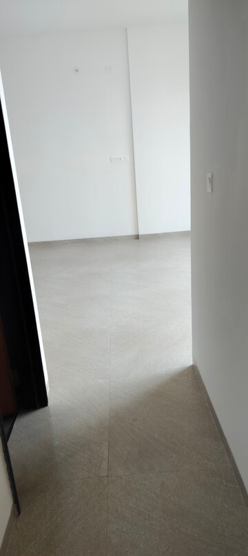 Room in 2 BHK Apartment at Amrut Smruti CHS, Andheri West – for Rent