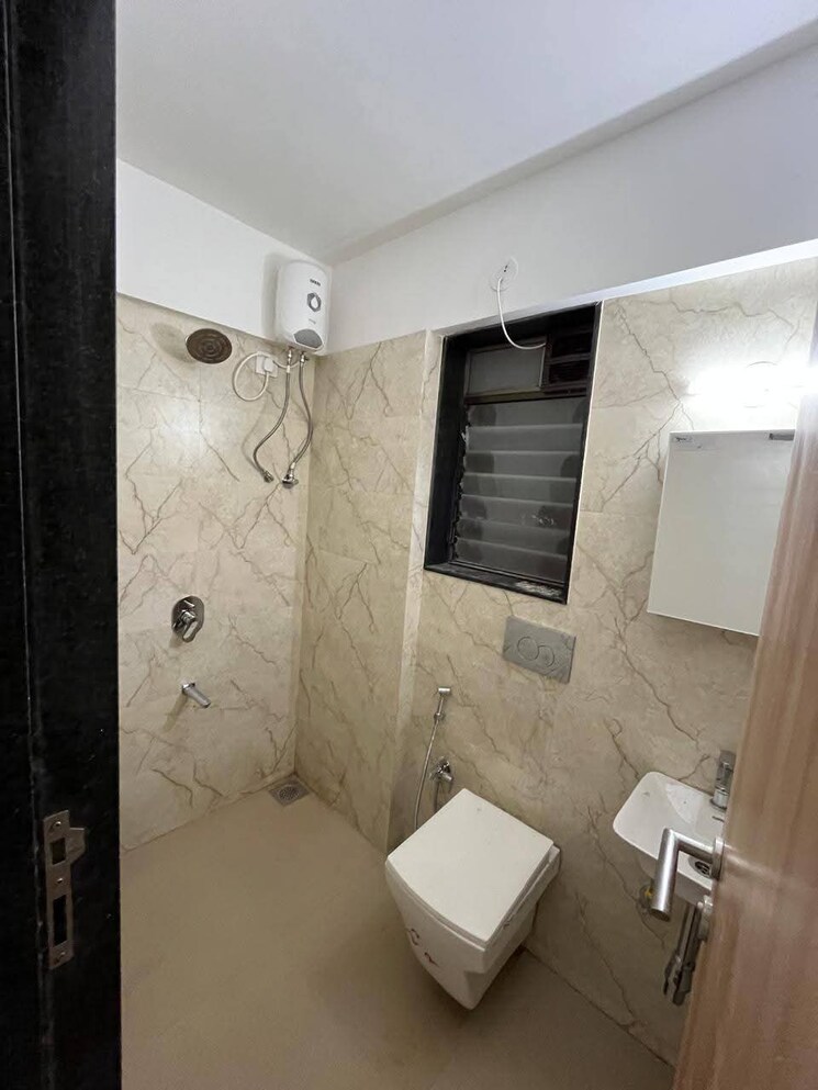 Bathroom, pratham-arc-aura 2 Bedroom 628 Sq.Ft. Apartment In Andheri West Mumbai 9666281