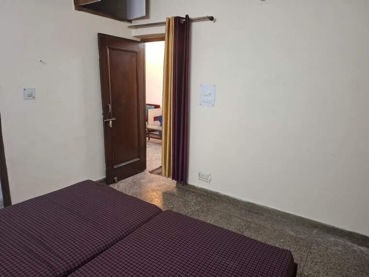 Room, sector 11 3 Bedroom 1280 Sq.Ft. Villa In Sector 11 Noida 9666341