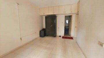 Room in 3 BHK Apartment at Naiknavare Sylvan Heights, Aundh – for Rent