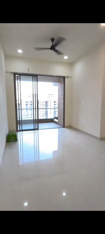 Room in 2 BHK Apartment at Prestige Siesta, Mulund West – for Rent