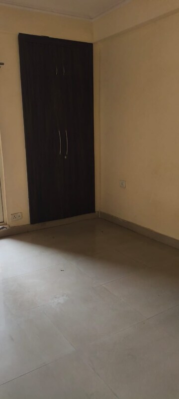 Room in 3 BHK Apartment at Gardenia Gateway, Sector 75 – for Rent