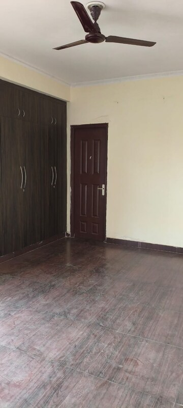Room in 3 BHK Apartment at Gardenia Gateway, Sector 75 – for Rent