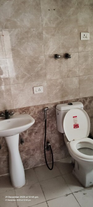 Bathroom in 3 BHK Apartment at Gardenia Gateway, Sector 75 – for Rent