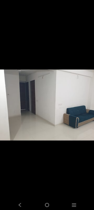 Room in 3 BHK Apartment at 42 Parkview, Science City – for Rent
