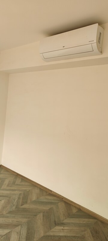 Room in 4 BHK Apartment at Adani Samsara Vilasa, Sector 63 – for Rent