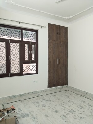 Room in 3 BHK Builder Floor at Espire Towers, Sector 37 – for Rent