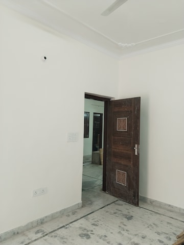 Room in 3 BHK Builder Floor at Espire Towers, Sector 37 – for Rent