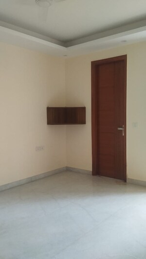 Room in 3 BHK Builder Floor at Chittaranjan Park – for Rent