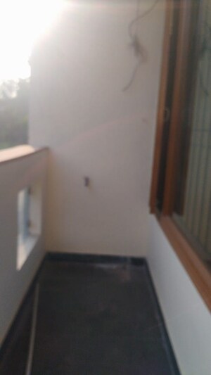 Furnished Amenities in 3 BHK Builder Floor at Chittaranjan Park – for Rent