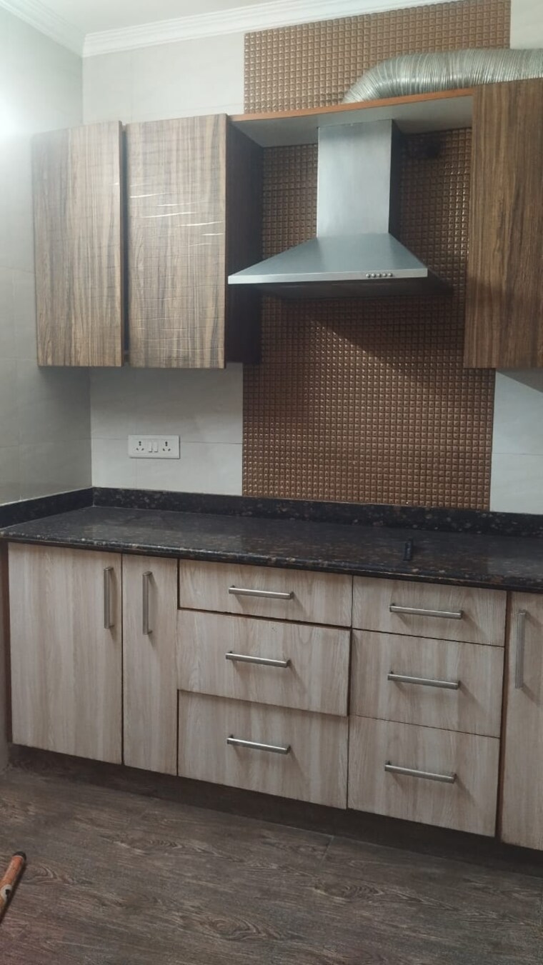 Kitchen, chittaranjan park 3 Bedroom 1600 Sq.Ft. Builder Floor In Chittaranjan Park Delhi 9666416