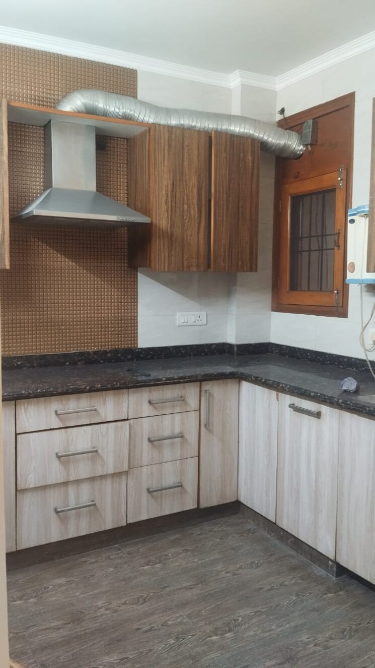 Kitchen, chittaranjan park 3 Bedroom 1600 Sq.Ft. Builder Floor In Chittaranjan Park Delhi 9666416