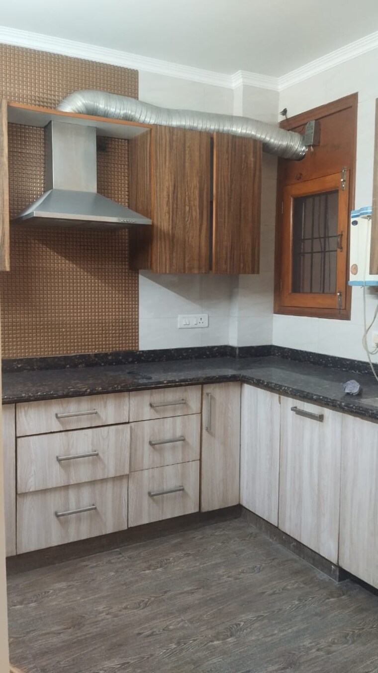 Kitchen, chittaranjan park 3 Bedroom 1600 Sq.Ft. Builder Floor In Chittaranjan Park Delhi 9666416