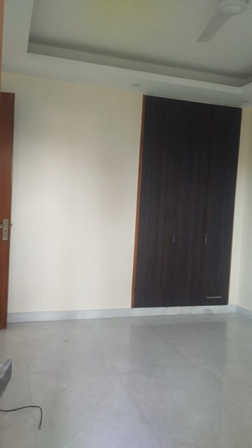 Room in 3 BHK Builder Floor at Chittaranjan Park – for Rent