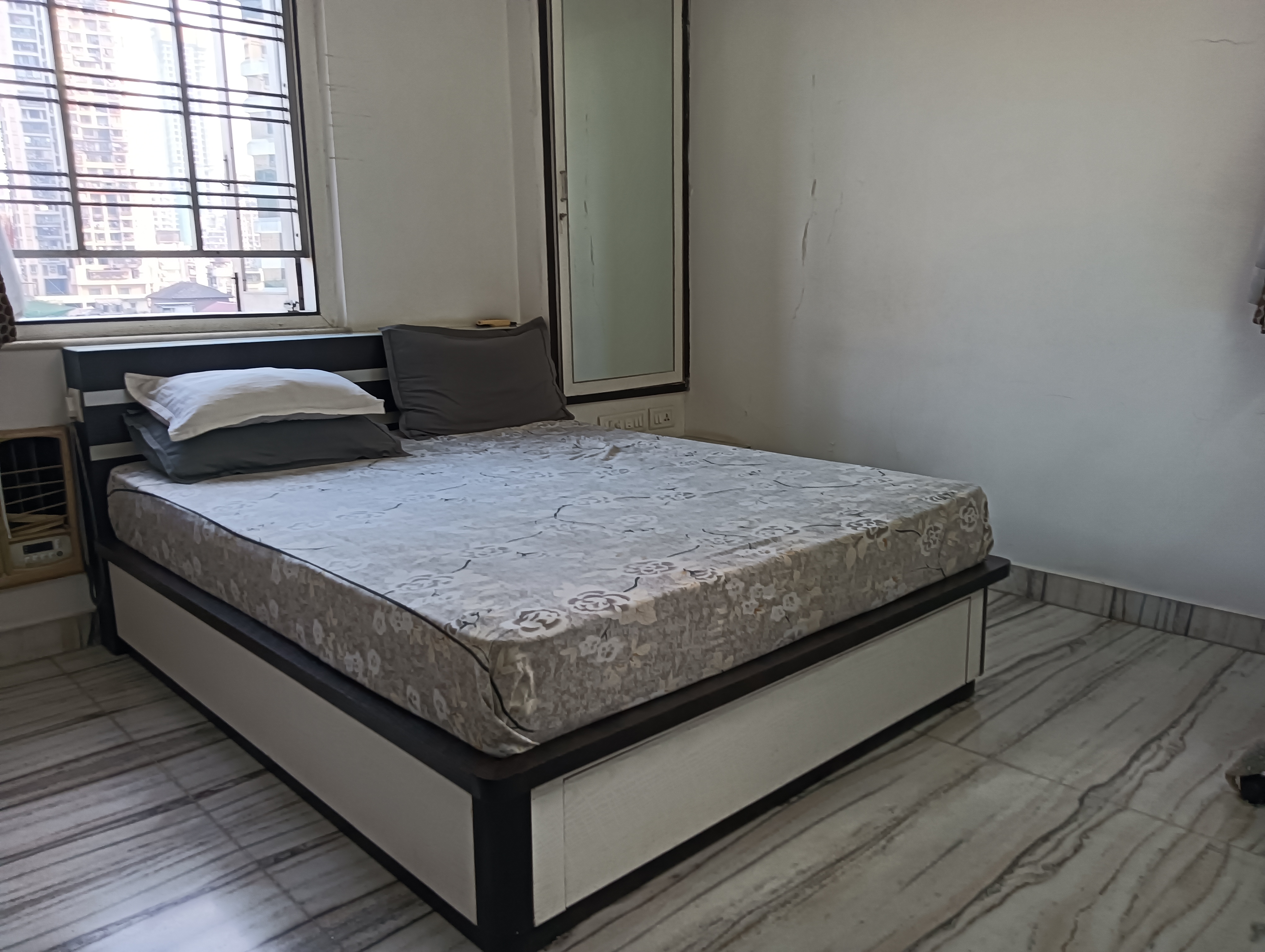 2 BHK 810 Sq.Ft. Apartment in Vijay Chambers