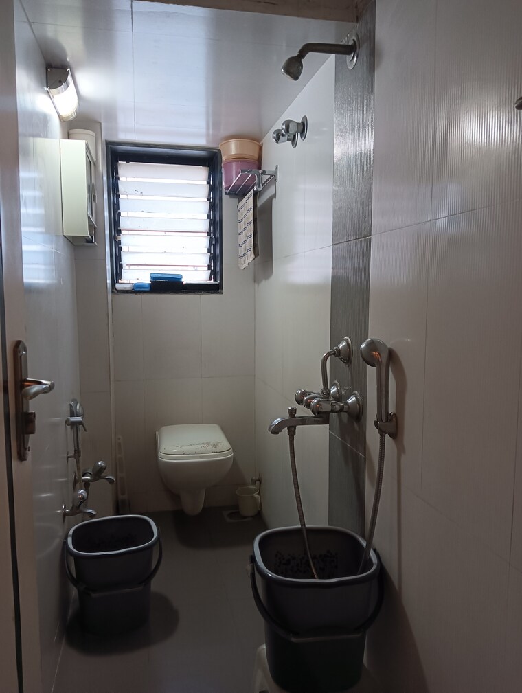 Bathroom, vijay-chambers 2 Bedroom 810 Sq.Ft. Apartment In Girgaon Mumbai 9666421