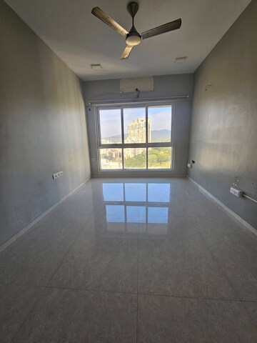 Room in 2 BHK Apartment at Gundecha Trillium, Kandivali East – for Rent