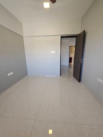 Room in 2 BHK Apartment at Gundecha Trillium, Kandivali East – for Rent